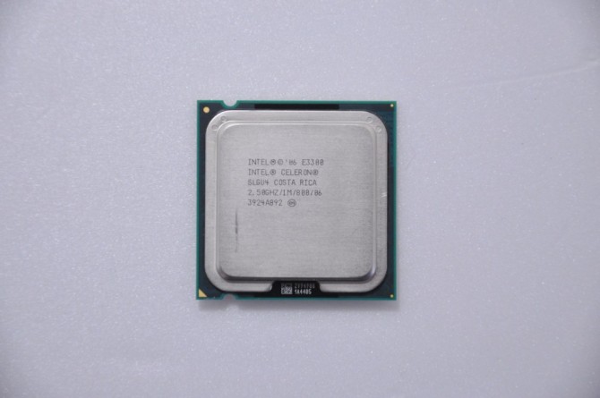 Intel Celeron  E3300  2.50GHz